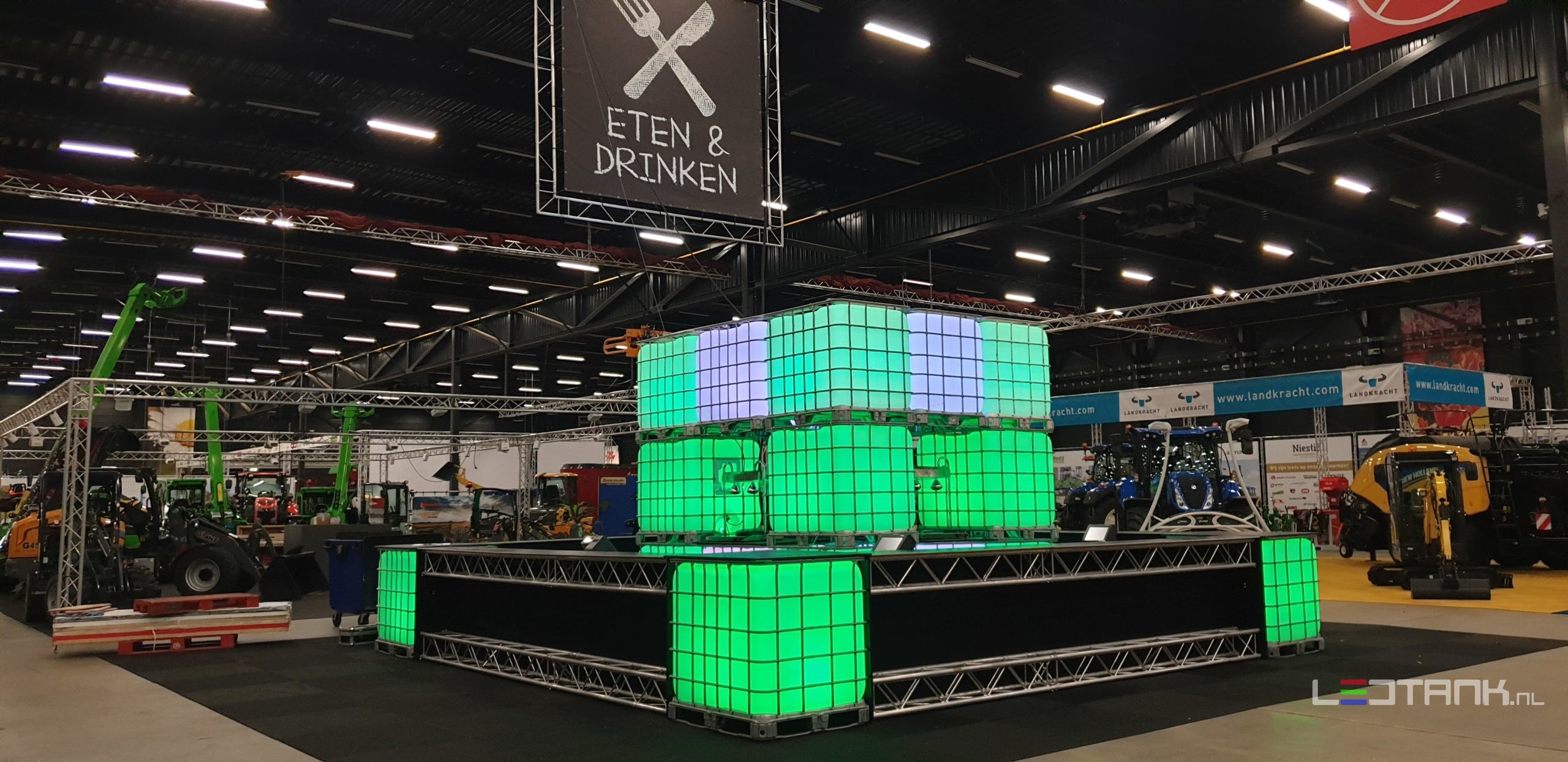 Home 13 IBC Led tanks Ledtank.nl Expo Assen bars acherwanden ledtank.nl 6